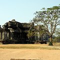 Kambodża - budynek na dziedzińcu Angkor Wat #Kambodża #Angkor