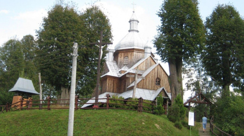 kościół w dawnej cerkwi w Hoszowie
