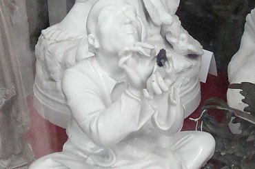 #figurka #rzeźba #mucha #owad #poznań #sklep #witryna #piękne