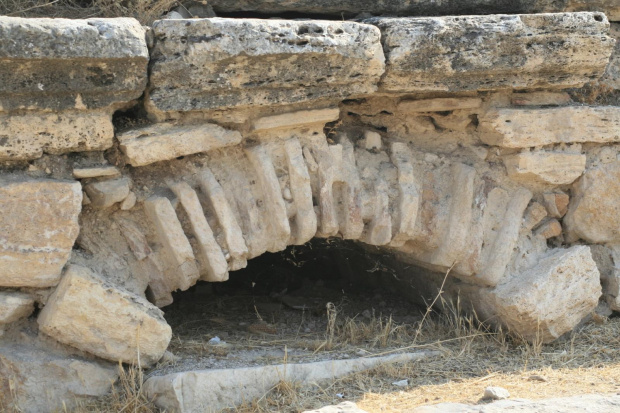 Hierapolis, Nekropola północna - chorzy tak licznie przybywający do leczniczych źródeł Pamukkale nie zawsze wracali do domów po odbytej kuracji... Jeden z największych cmentarzy Anatolii