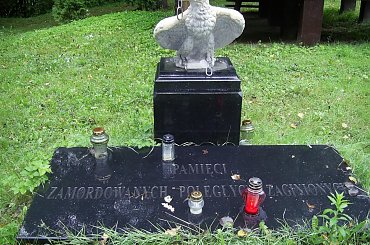 Wymowna symbolika, ,,Orzeł rozerwał okowy,,.
Dzisiejszy ,,Emeryt,, został powtórnie skuty łańcuchem pazernych podwyżek.. #KazimierzDolny #Pomniki