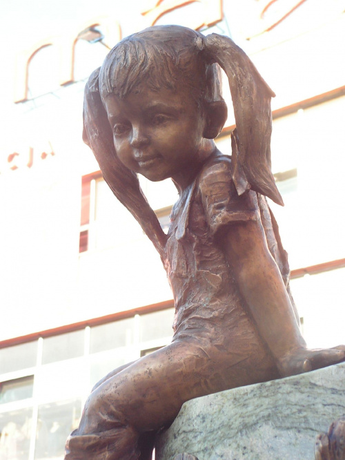 rzeźby fontanne w Łodzi na Piotrkowskiej nr 7