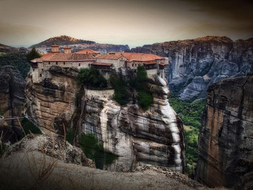 Klasztor Warłama &#8211; grecki monastyr wchodzący w skład zespołu klasztorów w Meteorach.