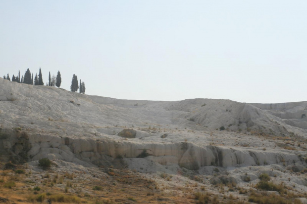 Pamukkale...
śnieg w środku lata? Nie! To wapień na skałach i wjazd na Bawełniany Zamek...