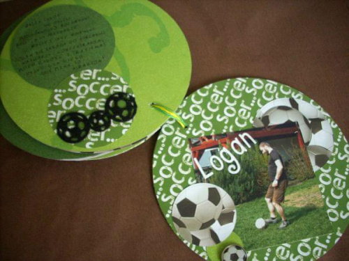 strona czwarta - Logan #dzieci #MiniAlbum #PiłkaNożna #rodzina #scrapbooking #zabawa