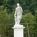 Statua w ogrodzie Pałacu Schonbrunn