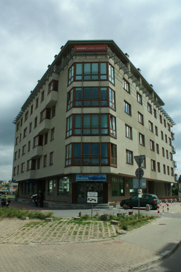 06-08 lokale usługowe na parterze budynku, ul. Roentgena #Ursynów