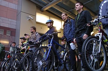 . #ZłoteTarasy #EuropejskiDzieńBezSamochodu #MasaKrytyczna #akcja #InvisiblePedal #Warszawa