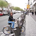 Ania dosiada paryski rower. #Paryż #rowery #PublicznaKomunikacjaRowerowa