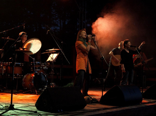 Żywiołak w dogorywającym DPT w Wigrach #Żywiołak #DPTWigry #muzyka #koncert #folk