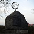 Pomnik wyznaczający przebieg 15. południka długości geograficznej wschodniej, położony przy ul. Szczecińskiej w Stargardzie. #Stargard