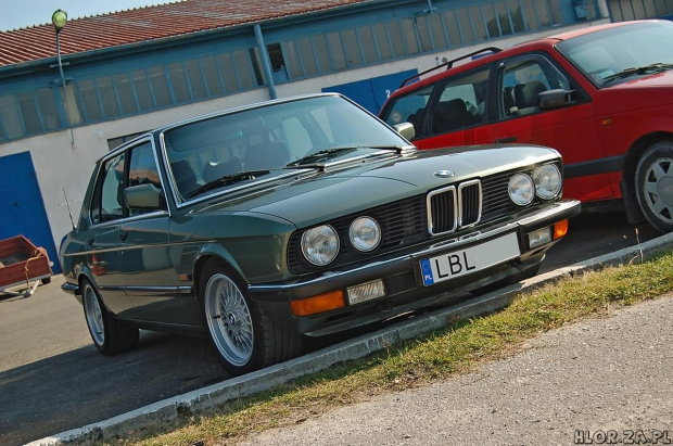 E28