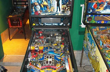 #flipper #pinball #twilight #zone #shadow #fliper #automat #white #water #who #dunnit