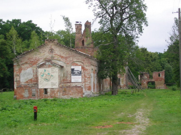 Gładysze (warmińsko-mazurskie) - pałac