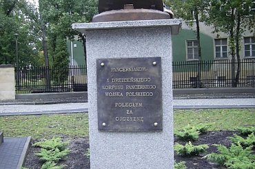 Pomnik Czołgisty I Drezdeńskiego Korpusu Pancernego WP - Żagań #PomnikiHistorii #Tablice