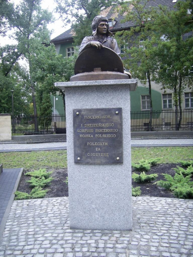 Pomnik Czołgisty I Drezdeńskiego Korpusu Pancernego WP - Żagań #PomnikiHistorii #Tablice