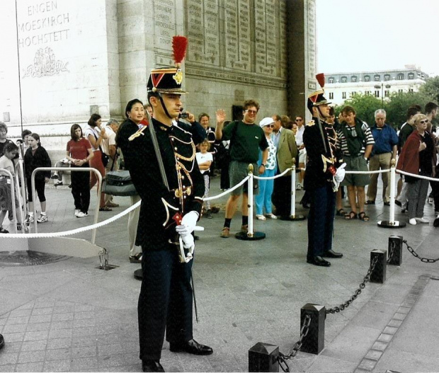 Pod Łukiem Triumfalnym 1999r.