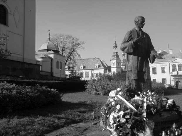 Pomnik ks, Popiełuszki
przy katedrze