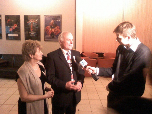 Profesorowie Jadwiga i Jacek Moll udzielają wywiadu tvn24 po otrzymaniu Orderu Uśmiechu 16 stycznia 2010 roku #łódż #OrderUsmiechu #JadwigaJacekMoll