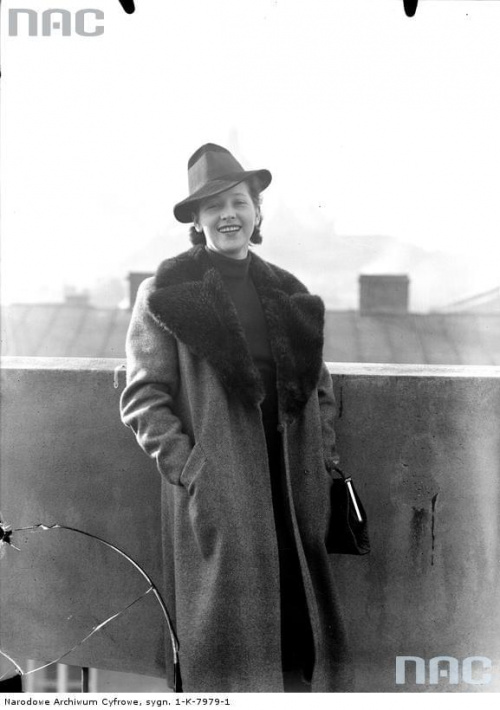 Helena Grossówna na dachu Pałacu Prasy w Krakowie_1936-1939 r.