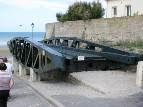 Arromanches-les-Bains element mostu po którym czołgi zjeżdżały ze statków bezpośrednio na ląd