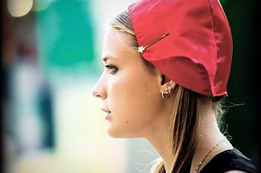 Ukraina, Krym, Sudak, dziewczyna, czerwony kapturek #Ukraina #Krym #Sudak #dziewczyna #CzerwonyKapturek