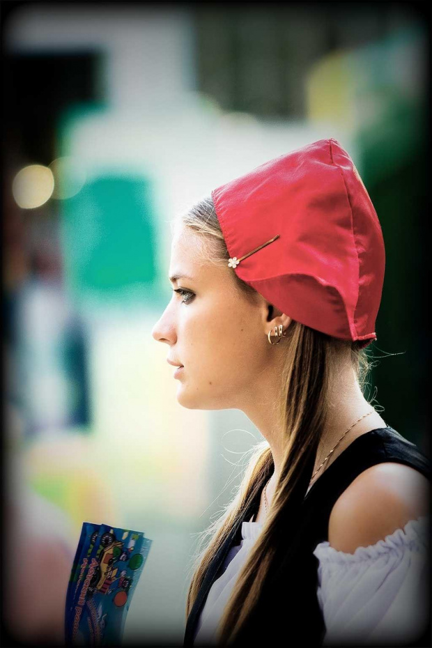 Ukraina, Krym, Sudak, dziewczyna, czerwony kapturek #Ukraina #Krym #Sudak #dziewczyna #CzerwonyKapturek