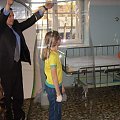 Wyalienowani rodzice czytają dzieciom w szpitalu dziecięcym w Krakowie - mydlana izolatka (Alienated parents read for children at children hospital in Cracow - a soap bubble confinement) - 25.04.2010 - (3)