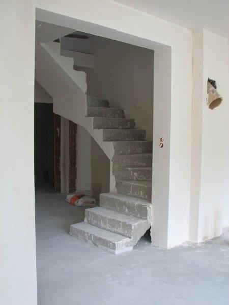 2008 - lipiec - widok na schody z salonu