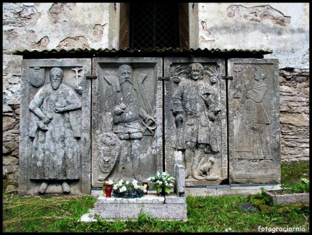kościół w Niemojowie - unikatowe płaskorzeźby sołtysów...