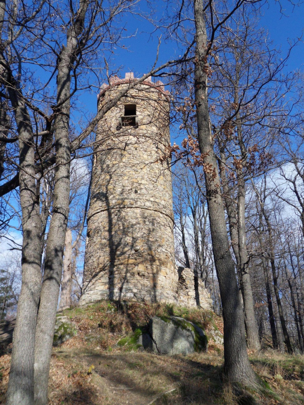 Wieża strażnicza w parku w Bukowcu z XIX w. k. Jeleniej Góry odrestaurowana staraniem Fundacji Doliny Pałaców i Ogrodów Kotliny Jeleniogórskiej #Bukowiec #JeleniaGóra