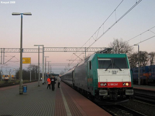 23.12.2008 Rzepin E186 125 przed chwilą podczepił się pod BWE do Berlina gdzie zaraz się uda.