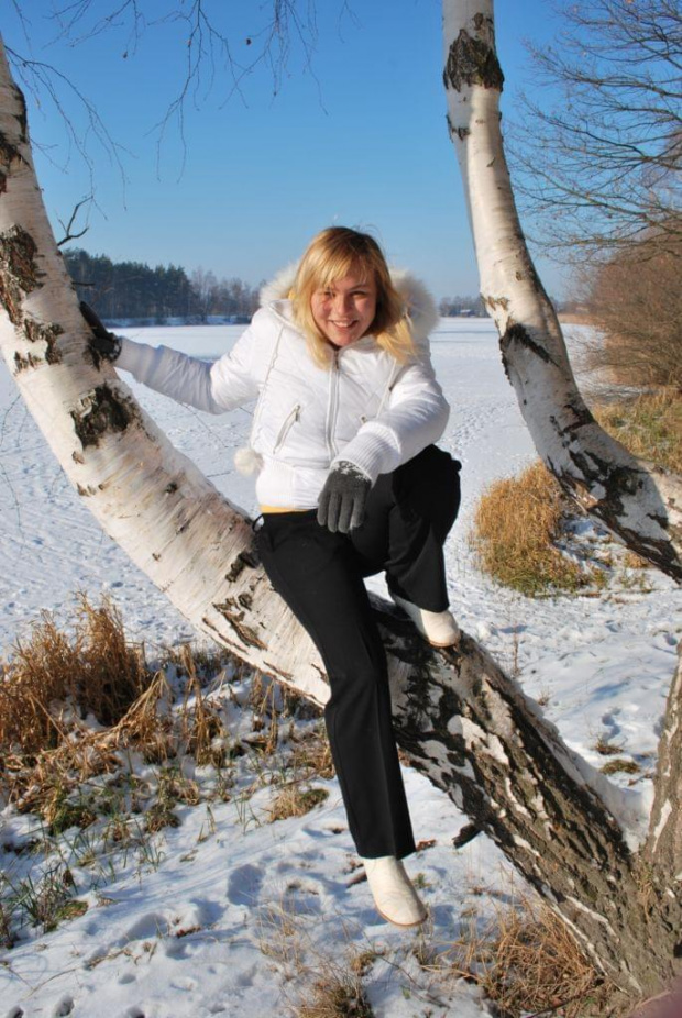 #dziewczyna #jezioro #kobieta #las #staw #śnieg #zima