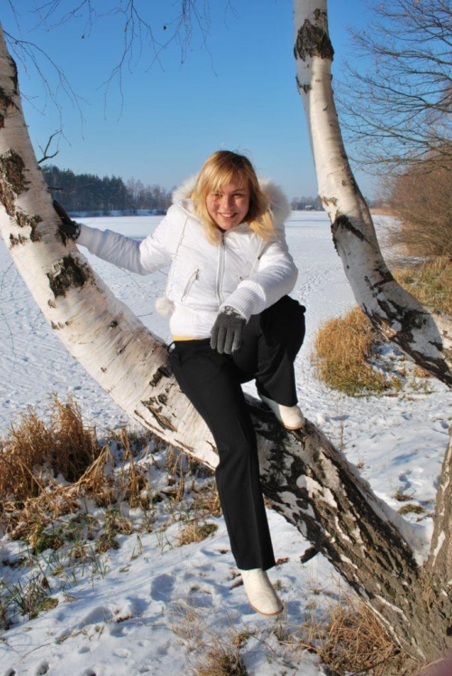 #dziewczyna #jezioro #kobieta #las #staw #śnieg #zima