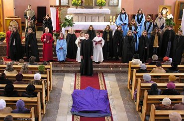 Żywy w naszej pamięci - ks. Jerzy Popiełuszko w rocznicę męczeńskiej śmierci. Montaż słowno - muzyczny w wykonaniu młodzież z Parafii Najświętszego Serca Jezusowego w Koźle w dniu 18-11-2007r #ksiądz #Jerzy #Popiełuszko #rocznica