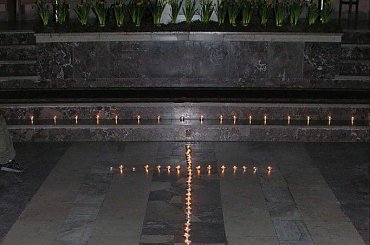 Foto. S. Nicewicz - Jan Paweł II w rocznicę śmierci - montaż słowno-muzyczny w wykonaniu młodzieży z Parafii Najświętszego Serca Jezusowego w Koźle w dniu 02-04-2008r #Swięty #Brunon #Droga #KrzyżowaKozioł #foto #nicewicz #góra #Jan