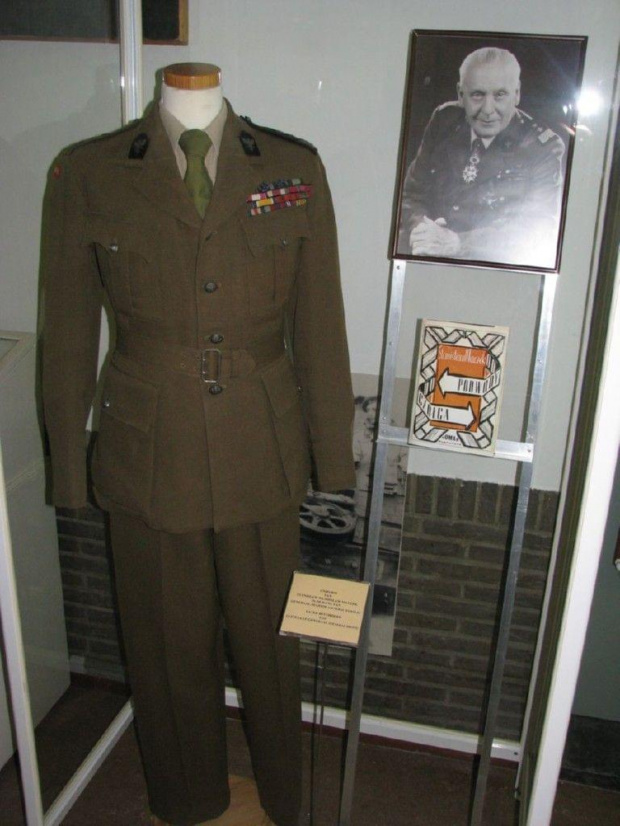 W muzeum gen. Maczka w Bredzie - mundur generała #RajdMaczka #GenerałMaczek