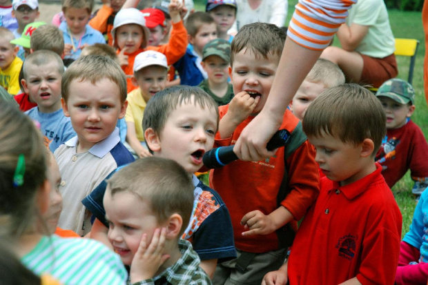 Przy mikrofoenie Łukasz, w najbliższym sąsiedztwie: Mateusz, Adrian i Igor