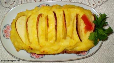 Śledź w cebulowym cieście zapiekany pod puree ziemniaczano-jabłkowym
Przepisy do zdjęć zawartych w albumie można odszukać na forum GarKulinar .
Tu jest link
http://garkulinar.jun.pl/index.php
Zapraszam. #sałatka #śledź #ryby #obiad