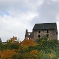 zamek Świny obok bolkowa w jesiennych barwach #zamki #jesień #ruiny #Świny #architektura #zabytki #budowle