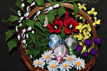 Wielkanocny koszyk #bibuła #dekoracje #hobby #KompozycjeKwiatowe #krepina #KwiatyZBibuły #MojePrace #pomysły #RobótkiRęczne