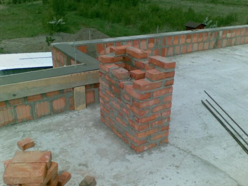Maj 2008 - Poddasze - komin z salonu - w nim też będzie wkład