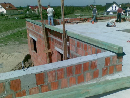Maj 2008 - Dach - rozpoczęcie prac ciesielskich - pierwsze elementy