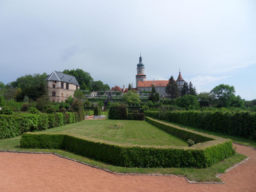 Widok z ogrodu na zamek.. #Czechy #miasto #Zamek