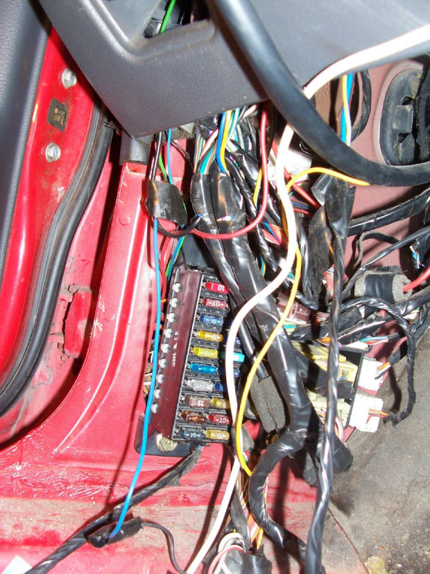 węzeł gordyjski bezpieczniki w kabinie #InstalacjaElektryczna #lanos