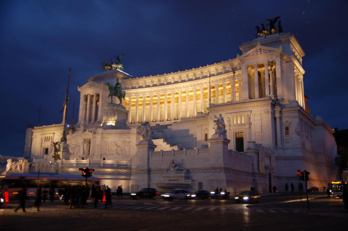 Pomnik Wiktora Emanuela #noc #podróże #PomnikWiktoraEmanuela #Rzym #zabytki